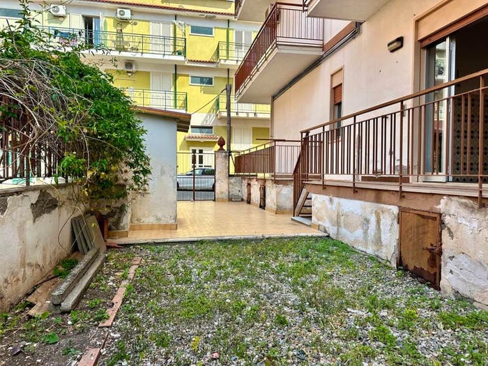 Appartamento quadrilocale in vendita in Via Rosate, Oliveri