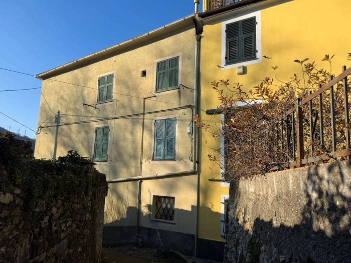 Appartamento quadrilocale in vendita in Salita Gio Maria Cotella, Molassana, Genova