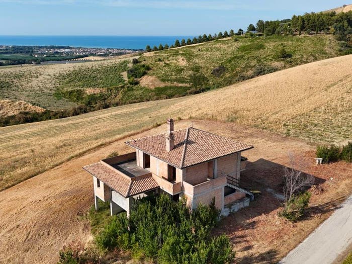 Casa con 6 locali in vendita in Via Collemorino, Pineto