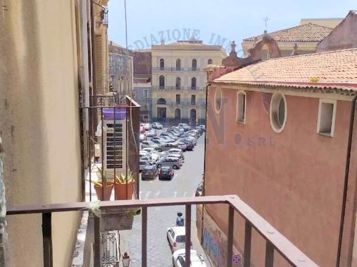 Appartamento con 6 locali in vendita in Piazza Manganelli, Centro Storico, Catania