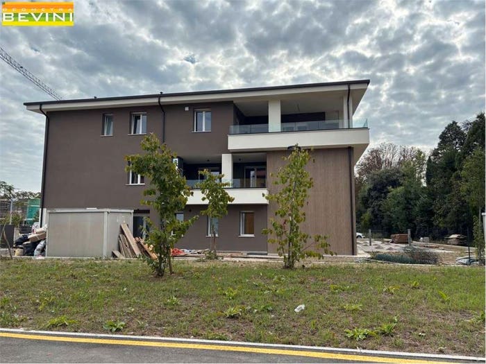 Appartamento quadrilocale in vendita in Strada Tre Case, San Damaso, Modena
