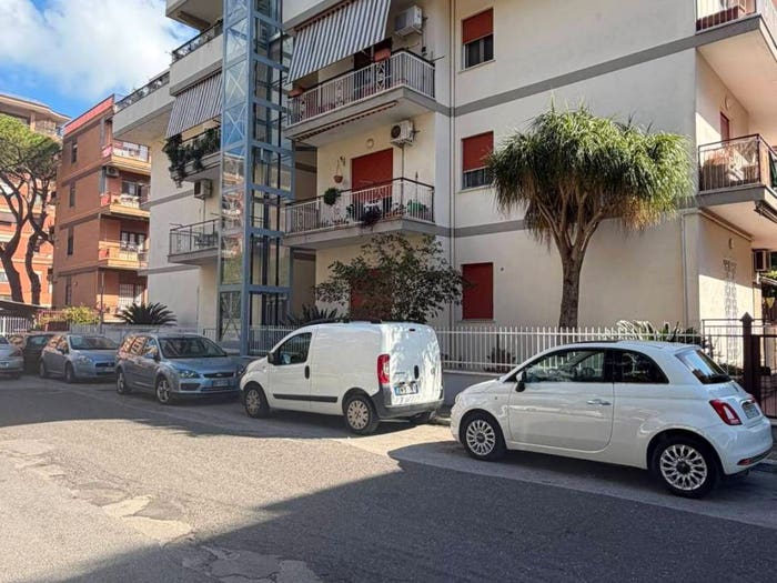 Appartamento con 6 locali in vendita in via vico, Centro, Aprilia