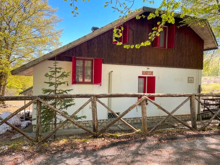 Casa con 6 locali in vendita in Località Prati di Tivo, Pietracamela
