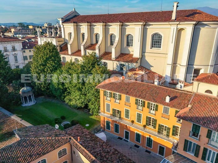 Appartamento con 5 locali in vendita in Corso Martiri della Libertà, Loggia Garibaldi, Brescia