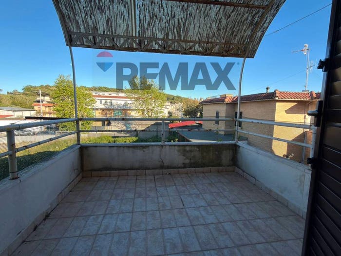Appartamento trilocale in vendita in Via Cristoforo Colombo, Centro, Minturno