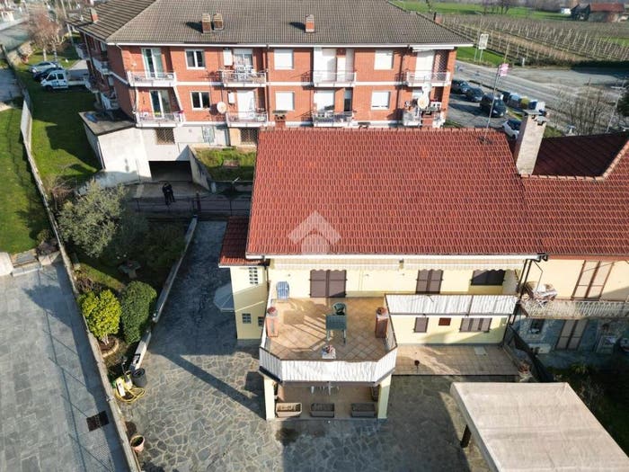Casa con 6 locali in vendita in Via Bagnolo, Centro, Barge
