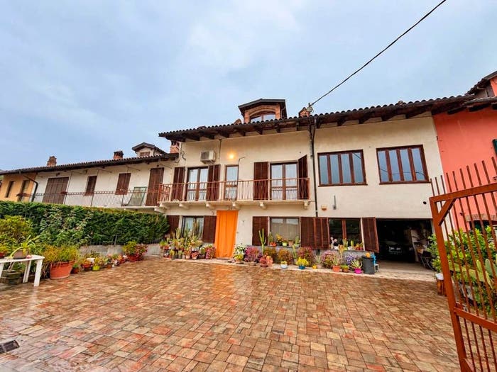 Casa con 6 locali in vendita in Frazione Valunga, Santo Stefano Roero