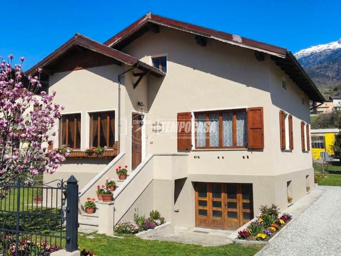 Casa con 6 locali in vendita in Corso Ivrea, Centro, Aosta