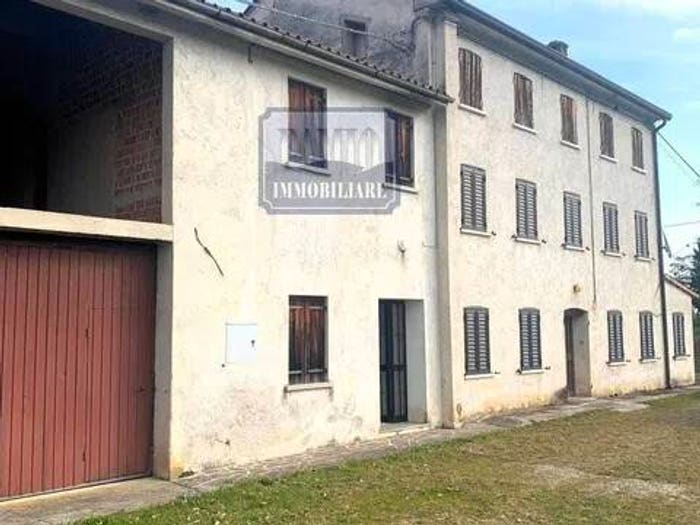 Casa con 6 locali in vendita in Nervesa della Battaglia