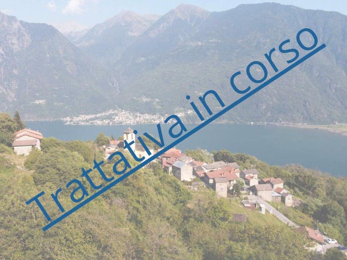 Casa con 6 locali in vendita in Via Peschiera, Sorico