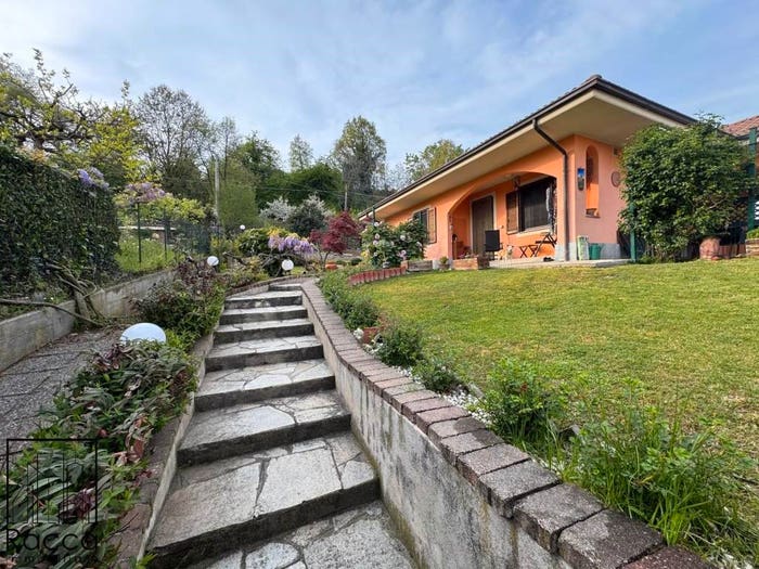 Casa con 6 locali in vendita in Via Boschetti, Fossano