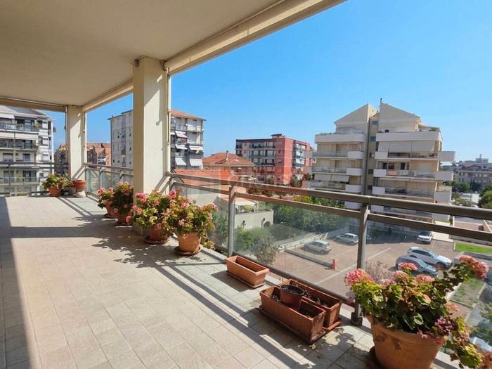 Appartamento trilocale in vendita in Via Isonzo, Centro, Albenga