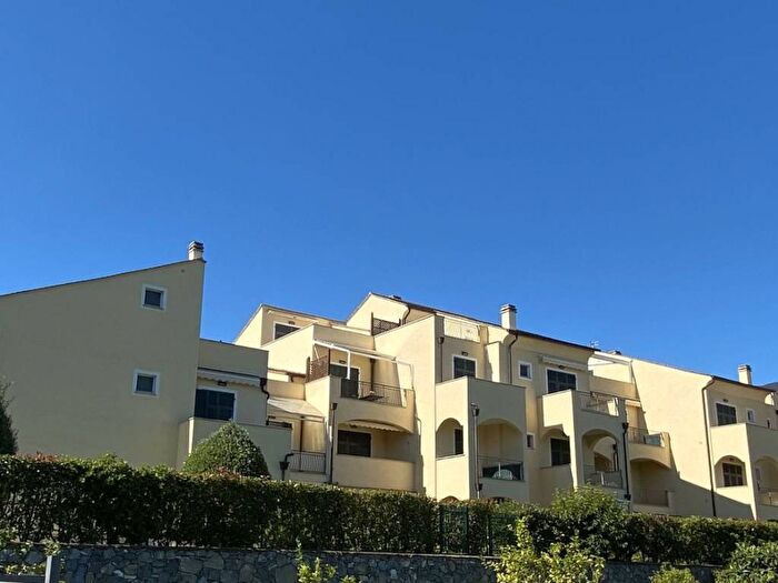 Appartamento trilocale in vendita in Viale Enrico Toti, Centro, Loano