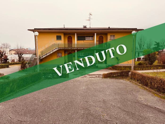 Appartamento trilocale in vendita in Via Elisa Vismara, Centro, Casatenovo