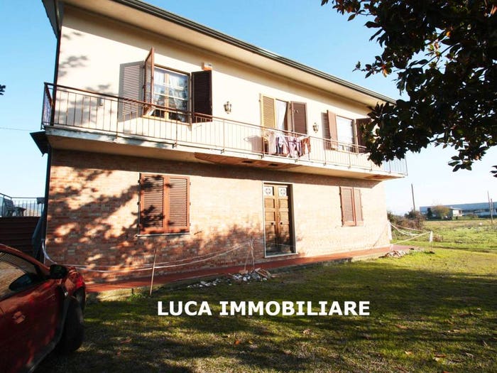 Casa con 6 locali in vendita in Via Fratelli Cervi, Chiesina Uzzanese