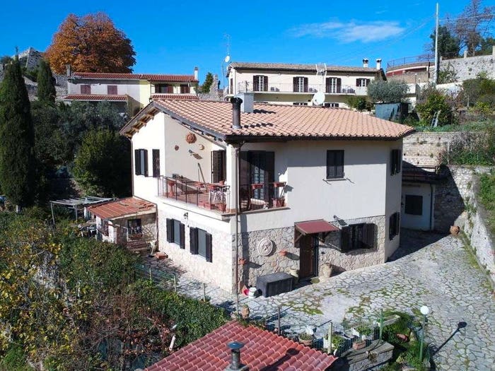 Casa con 6 locali in vendita in Via Moricone, Centro, Poggio Catino