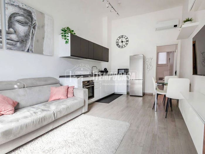 Appartamento bilocale in vendita in Viale Carlo Troya, Solari, Milano