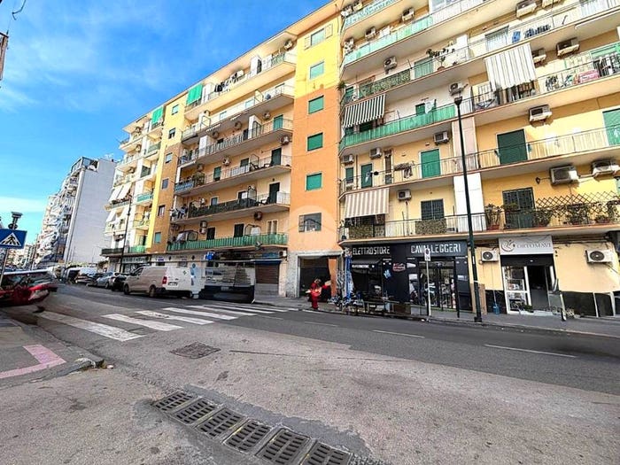 Appartamento bilocale in vendita in Viale Cavalleggeri D'Aosta, Fuorigrotta, Napoli