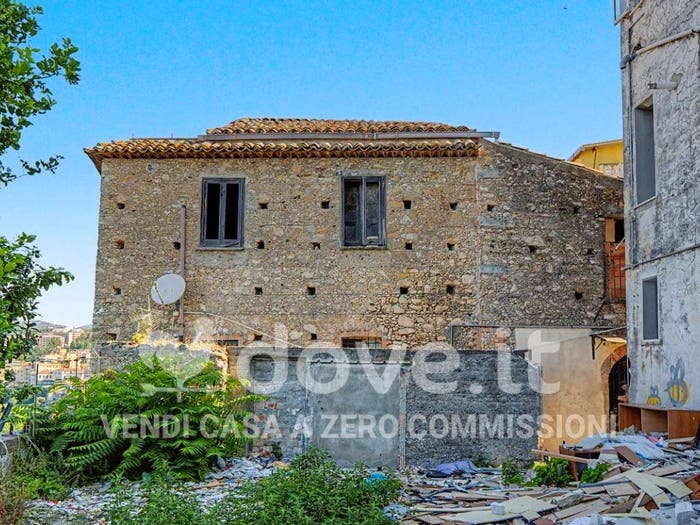 Casa trilocale in vendita in Vico Francesco Spizzirri, Centro Storico, Catanzaro