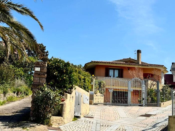 Casa con 6 locali in vendita in Magomadas