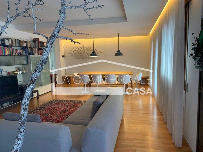 Appartamento con 5 locali in vendita in Piazza della Vittoria, Centro, Martellago