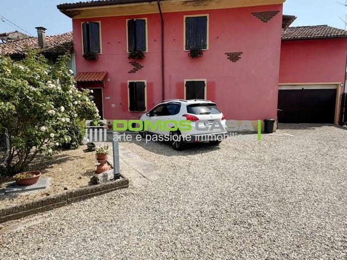 Casa quadrilocale in vendita in Via San Pietro, Suardi