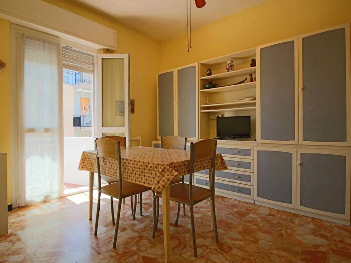 Appartamento trilocale in vendita in Via Antonio Fogazzaro, Centro, Loano