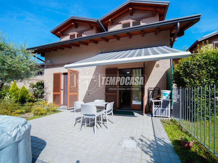Casa con 6 locali in vendita in Via Giuseppe Garibaldi C, Buguggiate