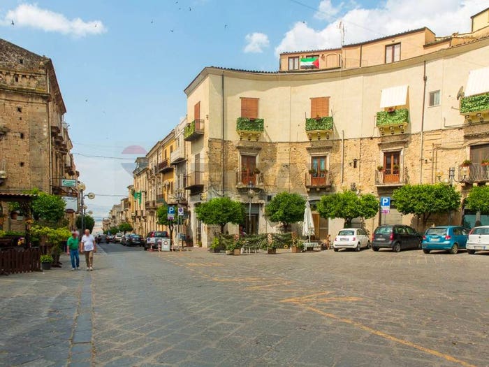 Casa con 6 locali in vendita in Corso Umberto, Leonforte