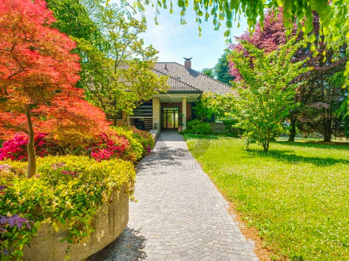 Casa con 6 locali in vendita in Via Giovanni Rotondi, Gorla Minore