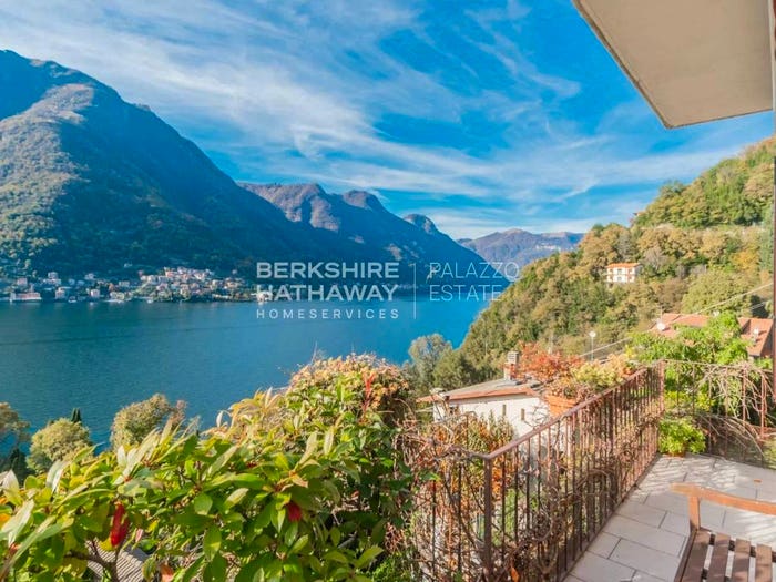 Appartamento con 6 locali in vendita in Via Riva di Quarzano, Pognana Lario