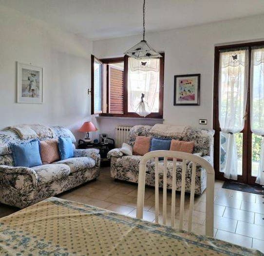 Casa con 5 locali in vendita in Marina di Massa Centro, Massa