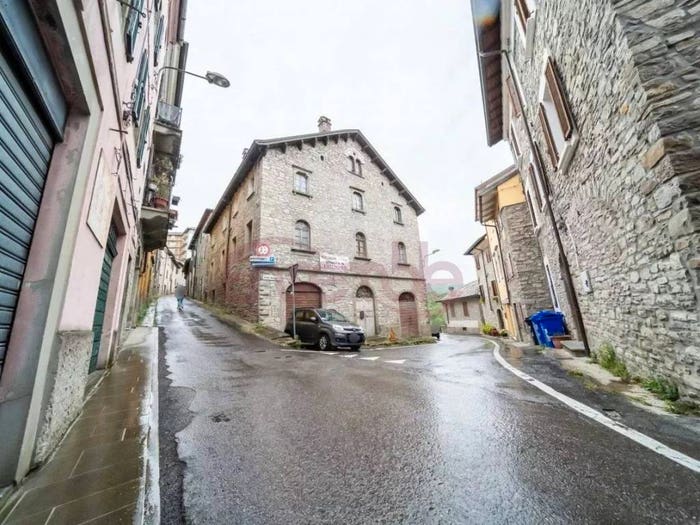 Appartamento quadrilocale in vendita in Centro, Corniglio