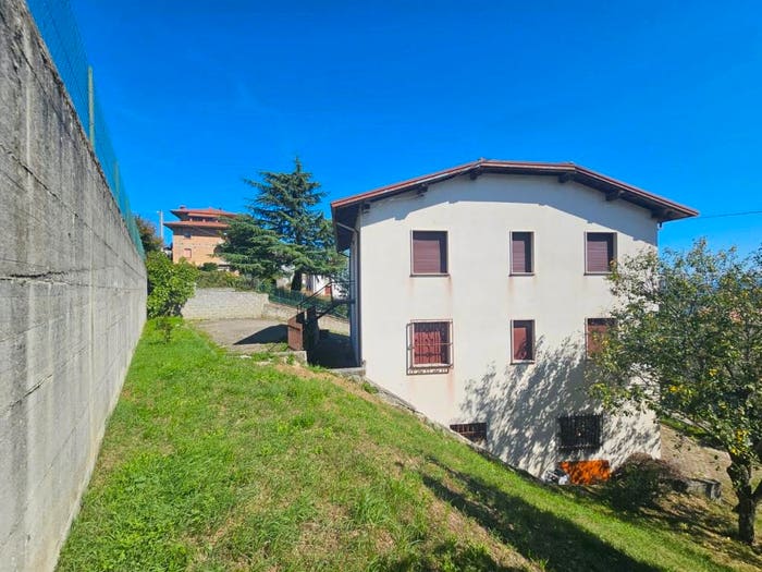 Casa con 6 locali in vendita in Via Roma, Centro, Bore