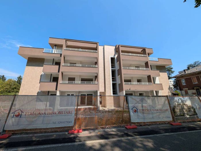 Appartamento trilocale in vendita in Via Martiri di Via Fani, Centro, Caronno Pertusella