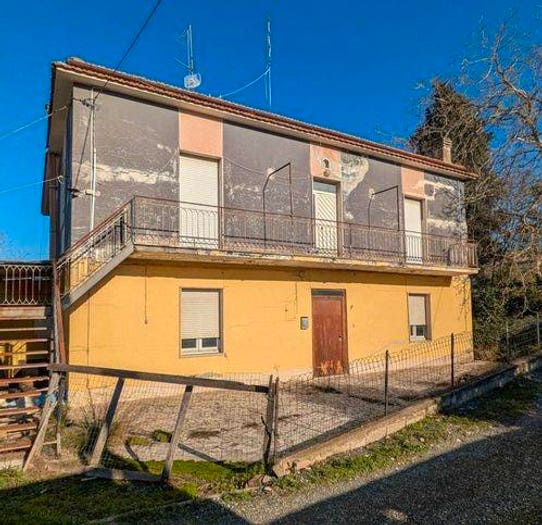 Casa con 6 locali in vendita in Manoppello