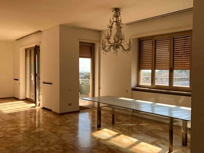 Appartamento con 6 locali in vendita in Via Cassia, La Giustiniana, Roma