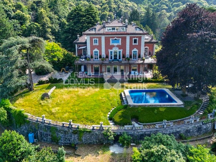 Appartamento con 6 locali in vendita in Via Maggio, Cardano, Como