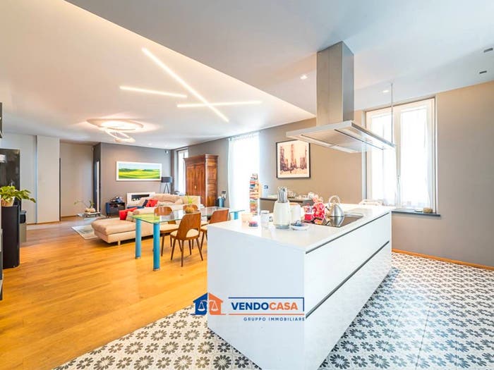 Appartamento con 5 locali in vendita in Piazza Giovanni Giolitti, Centro, Bra