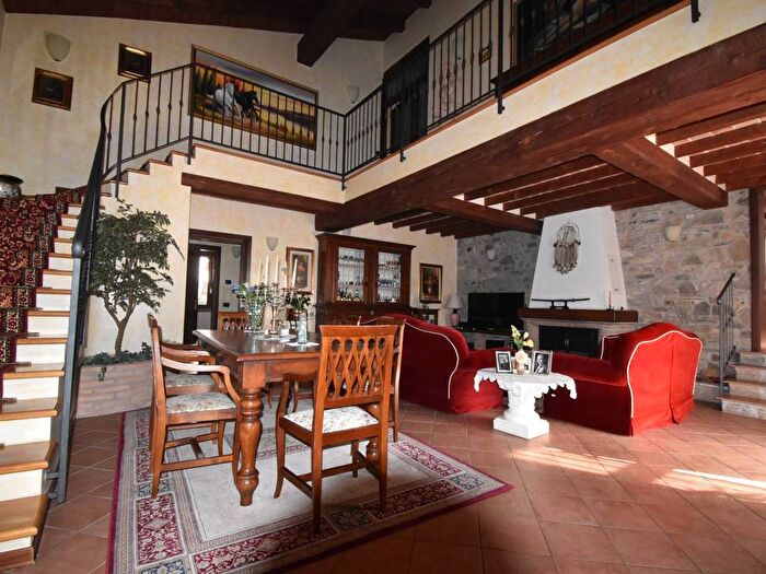 Casa con 6 locali in vendita in Strada Provinciale NovellaraVillarottaCodisotto, Brugneto, Reggiolo