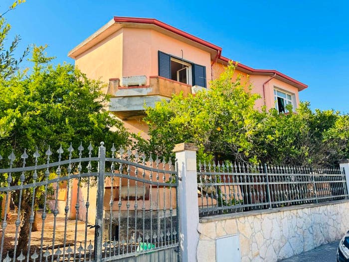 Appartamento con 6 locali in vendita in Via Terranova, Solanas, Cabras