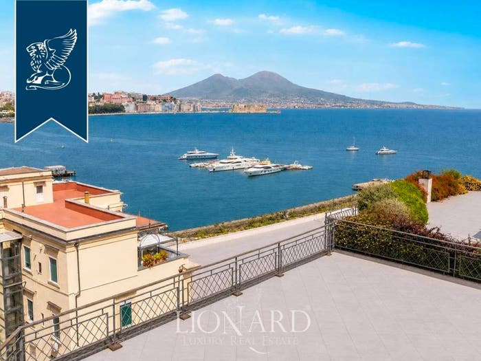Casa con 6 locali in vendita in Mergellina Piedigrotta, Napoli