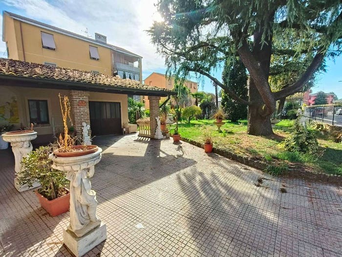 Casa quadrilocale in vendita in via pascoli, Centro, Pandino