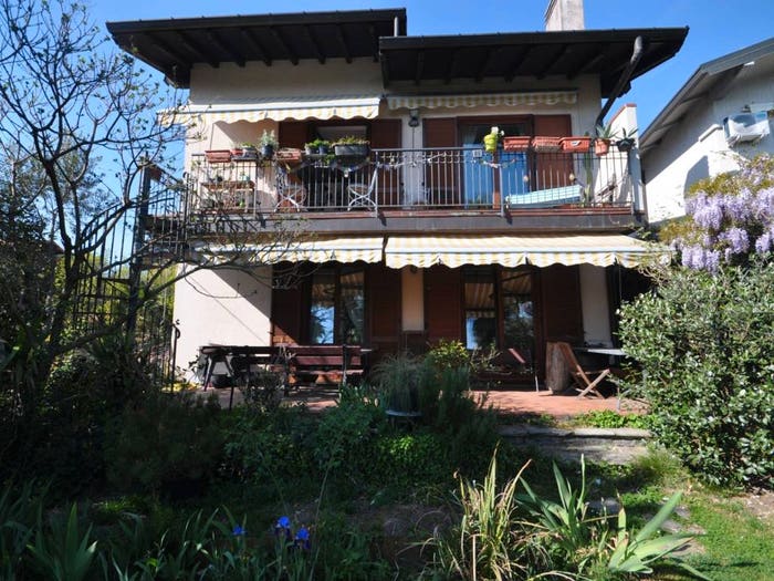 Casa con 6 locali in vendita in Via Enea Sacconaghi, Comerio