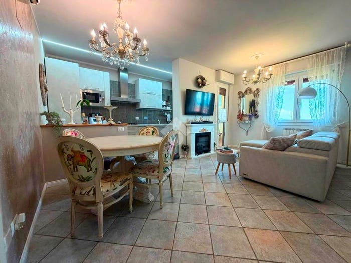 Appartamento con 5 locali in vendita in Via Alessandro Volta, Centro, Loro Ciuffenna