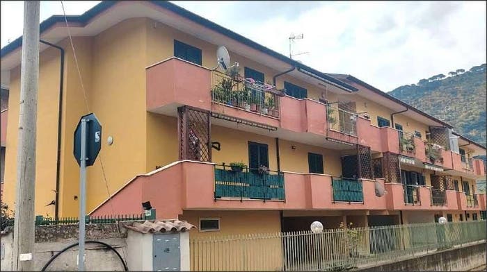 Appartamento con 5 locali in vendita in VIA DELLE QUERCE, Fondi
