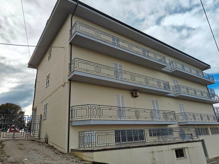 Casa con 6 locali in vendita in Carassai