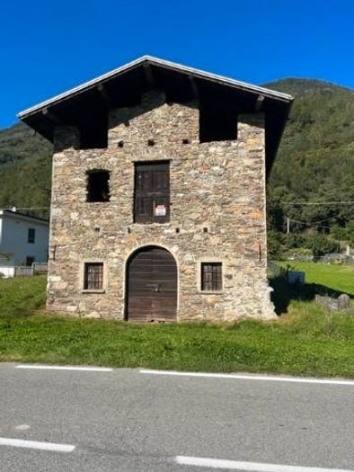 Casa in vendita in Via Valeriana, Berbenno di Valtellina
