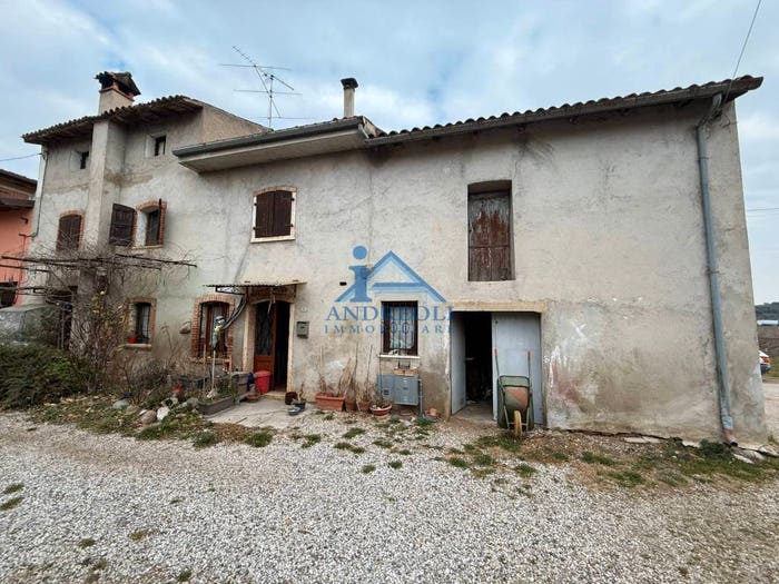 Casa quadrilocale in vendita in Strada Carbonara, Bardolino