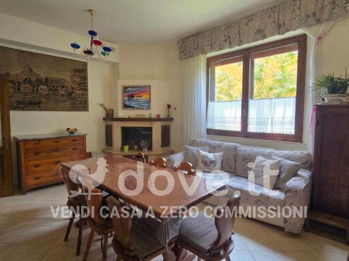 Appartamento quadrilocale in vendita in Viale Miralaghi, Centro, Sarteano